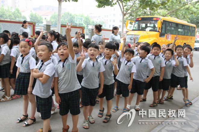 感受小学环境 东区幼儿园带领幼儿走进实验小学