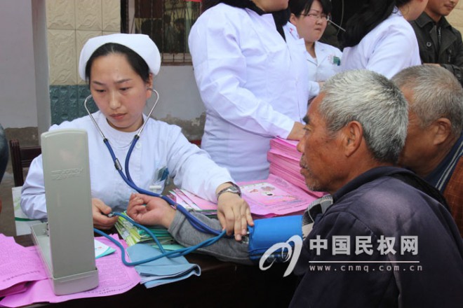 县委办公室组织开展服务基层帮扶活动