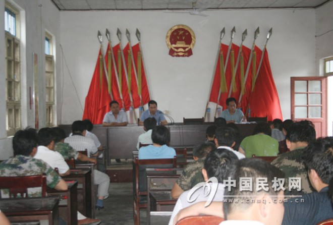 龙塘镇迅速贯彻落实县委书记王仲田在全县庆祝建党92周年暨“一先双优”表彰大会上的讲话精神