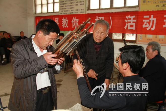 我县积极开展“教你一招”活动