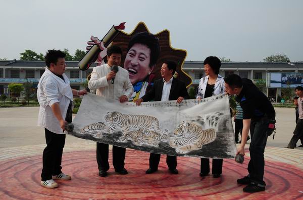 央视《乡村大世界》“走进民权”节日录制在王公庄画虎村封镜