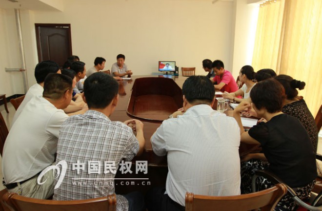 全县党政机关、企事业单位组织收听收看全省党的群众路线教育实践活动报告会