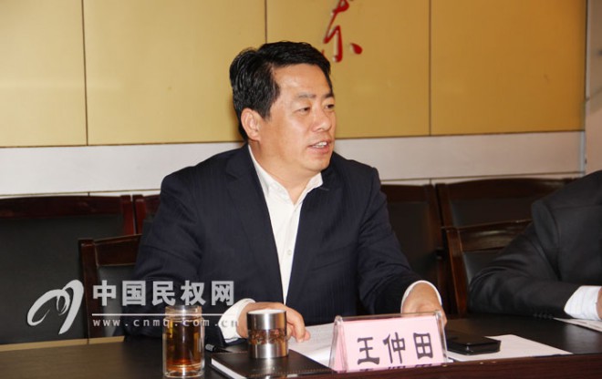 县委中心组集中学习党的十八大精神