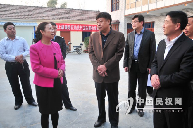 省卫生厅副厅长秦省到我县检查基层卫生医疗建设和制度改革工作