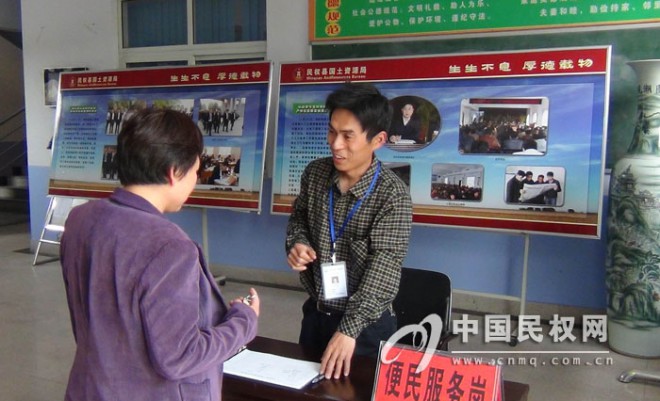 便民服务岗 深得群众心