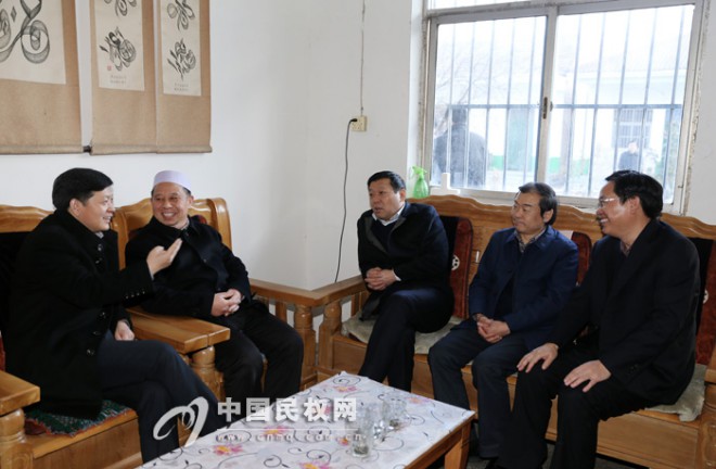 省民委副主任黄旭东到我县看望慰问宗教界代表人士和穆斯林群众