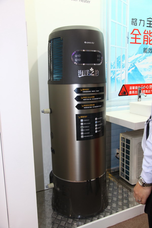 格力全能王空气能热水器亮相制冷展