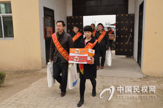 县审计局深入敬老院开展“学雷锋”活动