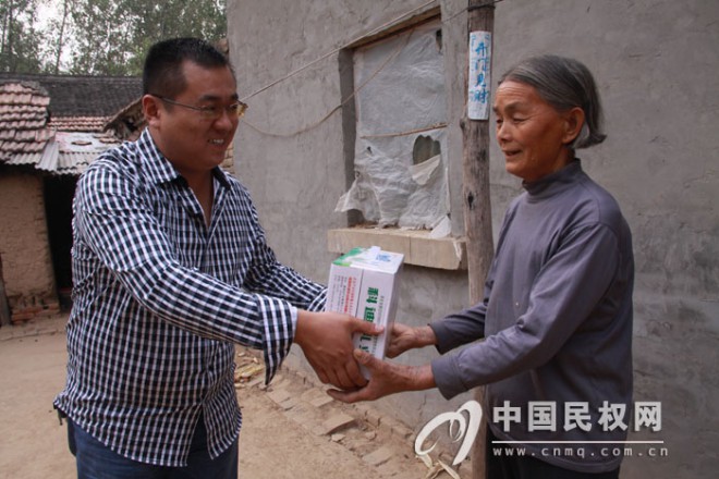 圆贫困学子读书梦  爱心企业资助民权贫困生