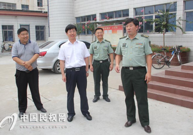 八一”前夕 县工商联组织会员企业代表慰问驻地官兵