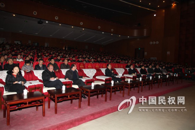 我县召开学习党的十八大精神报告会