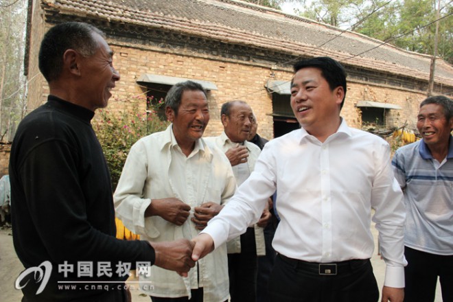 县委书记王仲田深入“千名干部进千村联万户”联系点调研