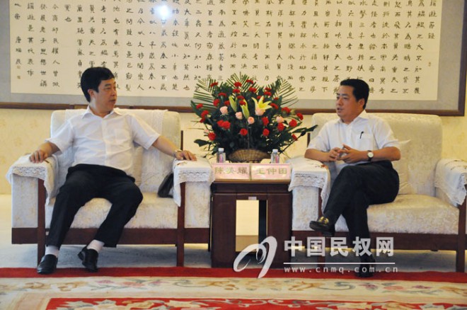 上海格美投资公司董事长陈英耀到我县参观考察