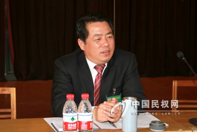 县委书记王仲田参加工商联组讨论