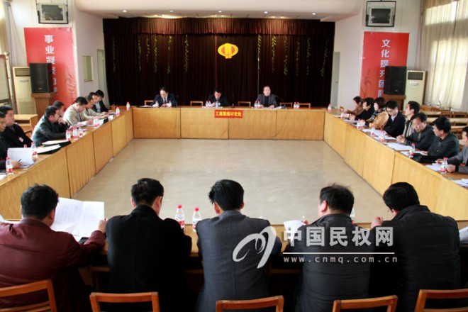 县委书记王仲田参加工商联组讨论
