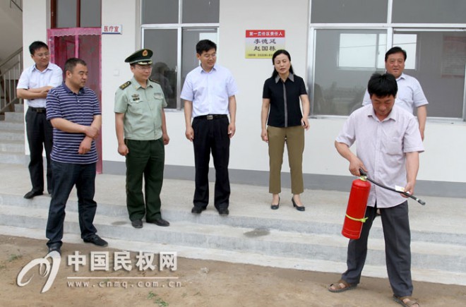 县长张团结深入敬老院查看消防安全工作