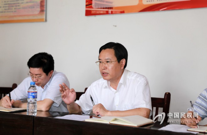 县委书记、县长姬脉常指导程庄镇蒋庄村党支部专题组织生活会