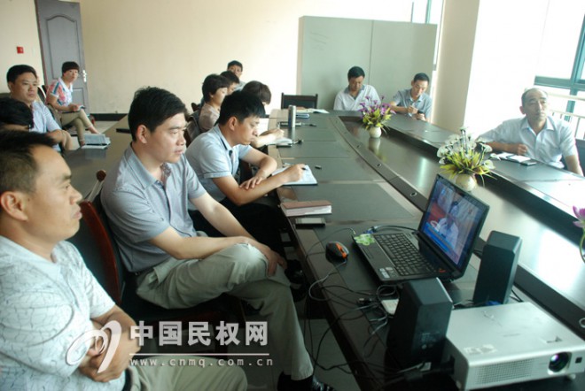 全县党政机关、企事业单位组织收听收看全省党的群众路线教育实践活动报告会
