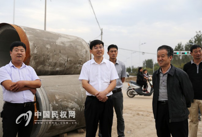 县长张团结深入到部分重点项目建设工地现场办公