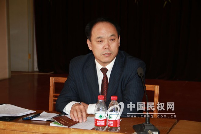 县委书记王仲田参加工商联组讨论
