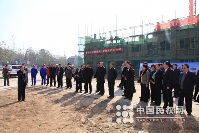 市观摩点评组巡查我县高新区、新型农村社区建设情况