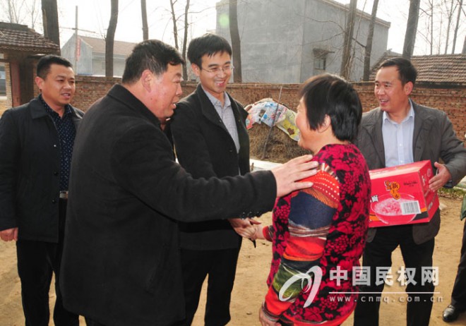 副县长于庆华走访慰问联系户群众