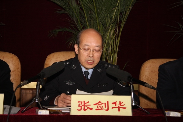 我县召开“秋季风暴”行动总结表彰暨冬季严打“霹雳”行动动员会