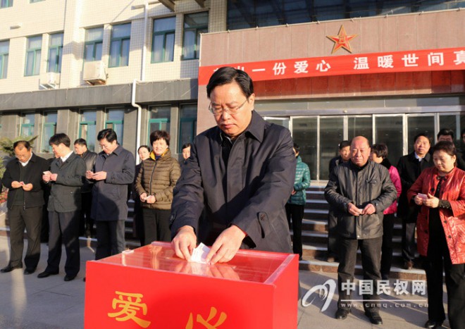 县四大家领导带头开展“送温暖、献爱心”捐助活动