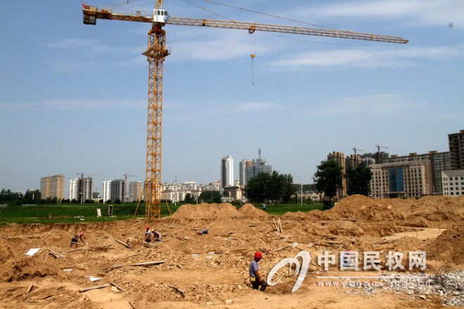 县长张团结到我县新建档案馆施工工地调研