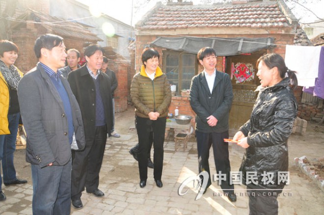 春节前夕 县四大家领导走访慰问困难党员、下岗职工、军转干部和特困居民