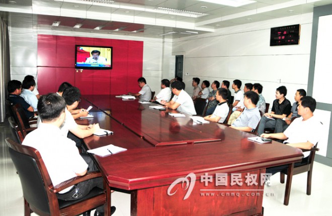 全县党政机关、企事业单位组织收听收看全省党的群众路线教育实践活动报告会