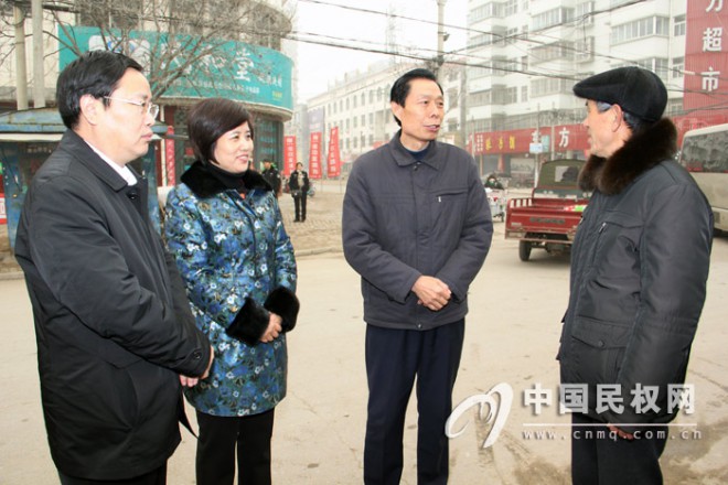 市领导莅民慰问现役军人家属及贫困家庭