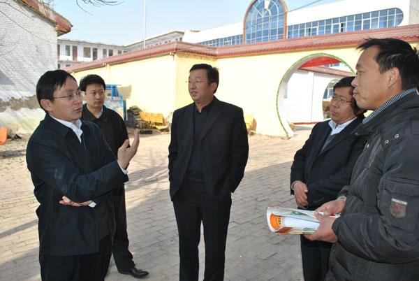 国家农业部科教司处长严冬全莅民调研设施农业和农业服务中心建设情况