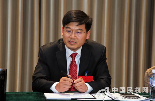 县委副书记、代县长张团结参加城关镇代表团讨论审议《政府工作报告》