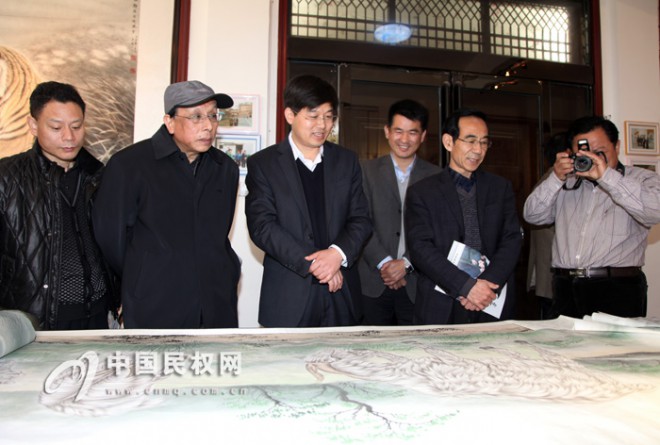 第十三届全国重大党史题材创作笔会代表到我县参观考察