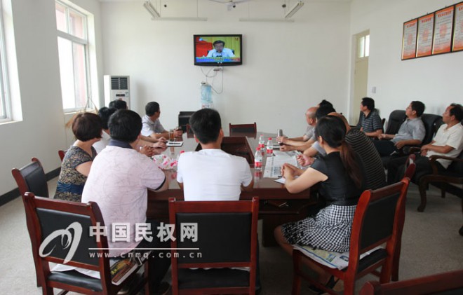 全县党政机关、企事业单位组织收听收看全省党的群众路线教育实践活动报告会