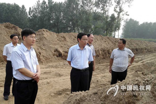 县委书记姬脉常、县长张团结调研黄河故道生态走廊道路建设情况