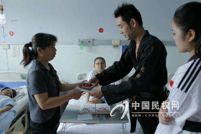 病魔无情人有情 爱心无限献真情