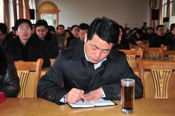 省委宣讲团莅民举行党的十七届五中全会和省委八届十一次全会精神报告会