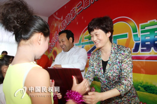 欢庆六一 畅享童趣——人和镇举行第二届儿童艺术节暨关爱留守儿童文艺汇演