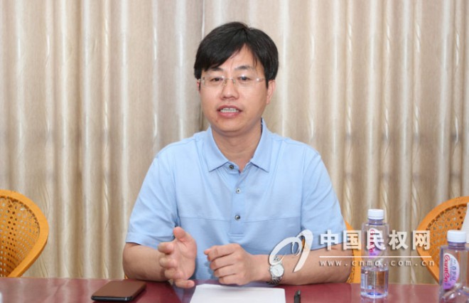 县委统战部、工商联召开非公经济人士座谈会