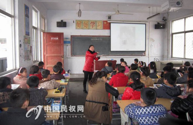 民权县实验小学开展新一轮“同课异构”教研组赛教与评课活动