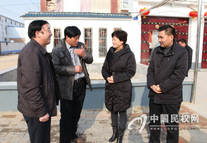 县委常委、宣传部长周燕深入到龙塘镇检查“清洁家园”工作