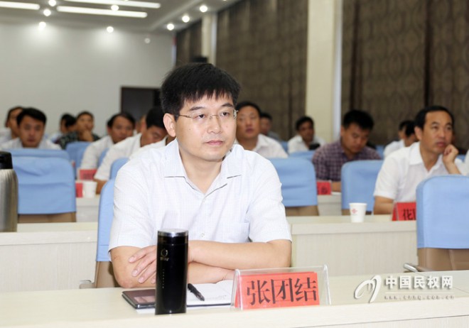 我县组织收听收看全省村级组织换届选举工作电视电话会议