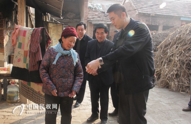 县委常委、副县长王涛节前看望慰问结对帮扶联系户
