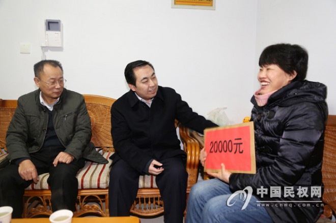 市委政法委副书记王志中到我县走访慰问因公伤残民警
