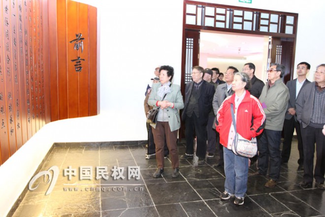 外交部前驻外大使一行到我县参观考察