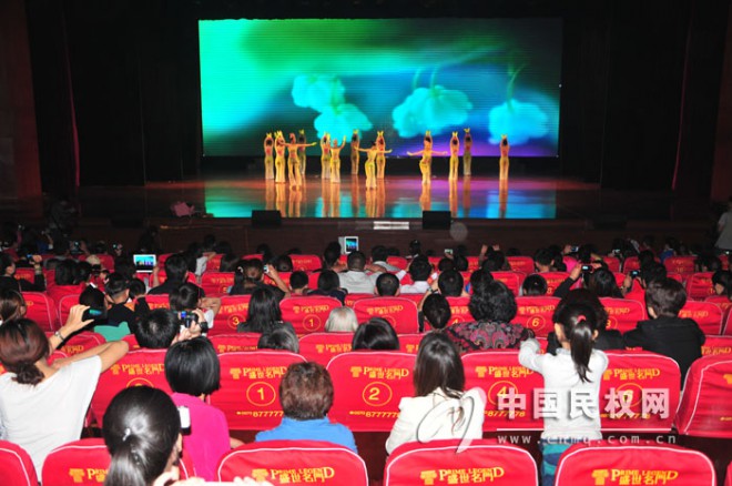 东区幼儿园举办庆六一文艺汇演