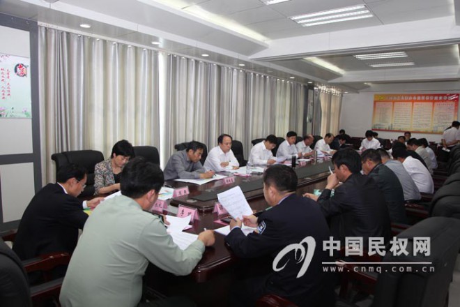 县四家领导观摩点评城区环境综合整治工作