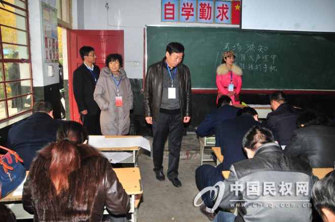我县举行2012年“六五”普法集中考试